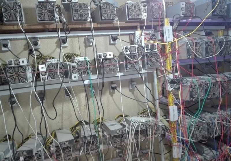 تصویر کشف 8  دستگاه استخراج بیت کوین در شهرک صنعتی دهگلان