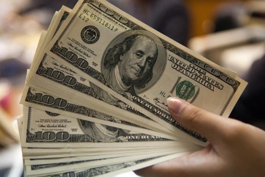 تصویر دلار ارزان تر از دیروز  +جدول