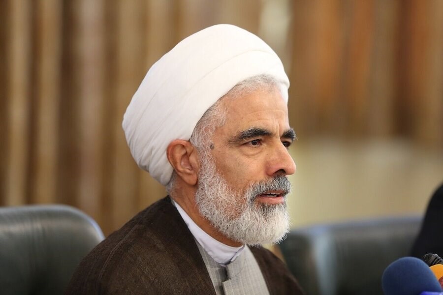 تصویر حمله کیهان به روحانی اصلاح طلب