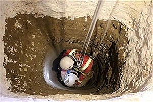 نجات مرد ۴۰ ساله از عمق چاه در همدان