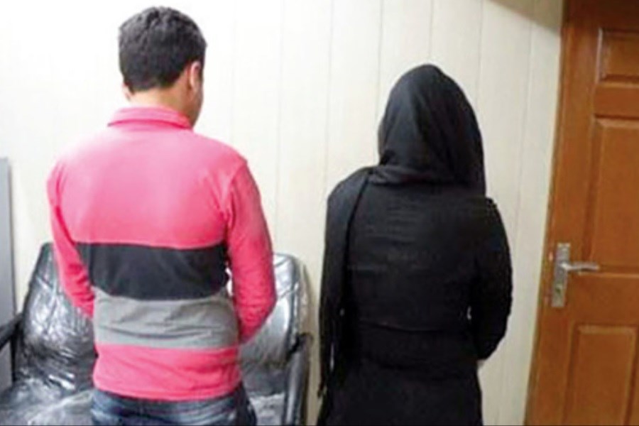 تصویر بازداشت زن و شوهر تریاک فروش در کاشان