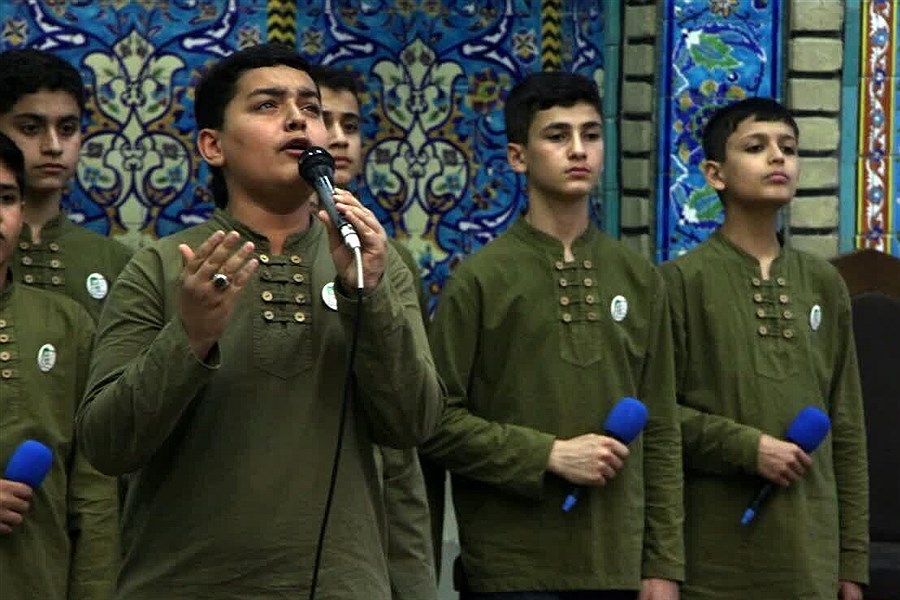 اجرای سرودهای خیابانی در یزد آرزوها