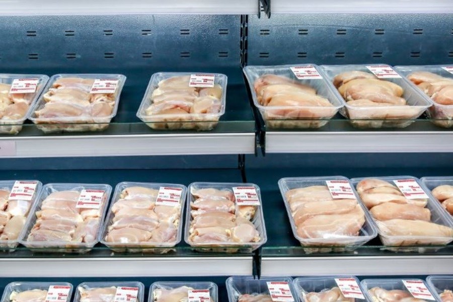 گوشت مرغ به میزان لازم از فردا وارد بازار می شود