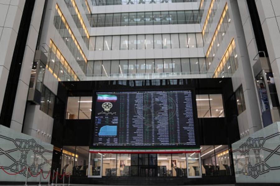 تصویر تالار شیشه ایی در اولین روز معاملاتی سبز پوش شد