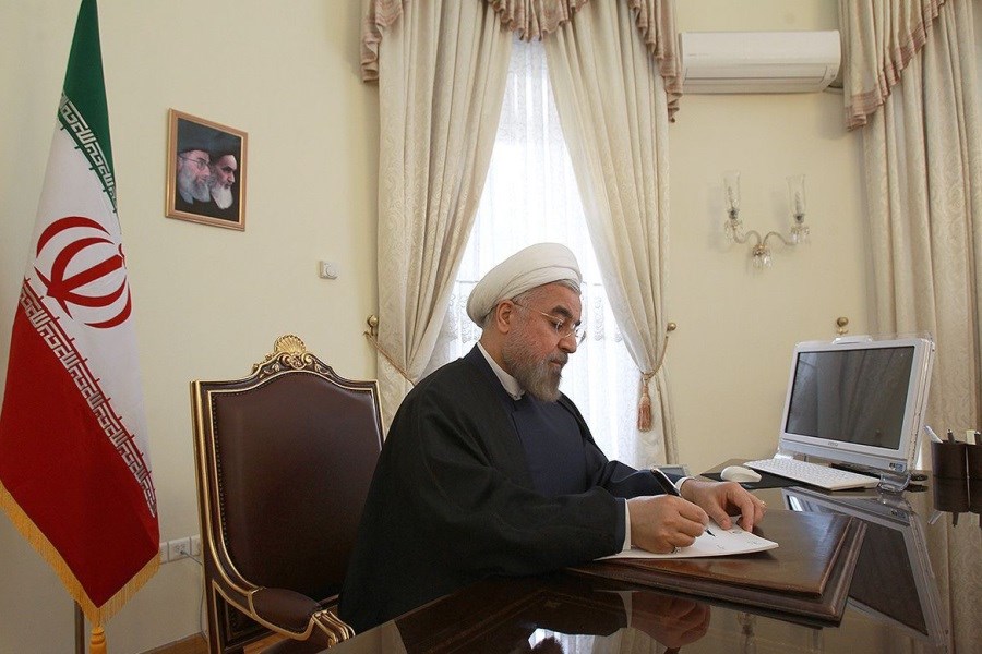 روحانی:  در تولید بنزین و گازئیل به خودکفایی رسیدیم