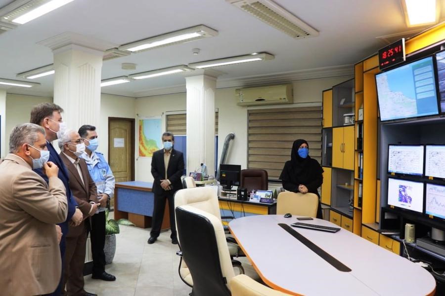 تصویر شبکه ایستگاههای هواشناسی استان تقویت شود
