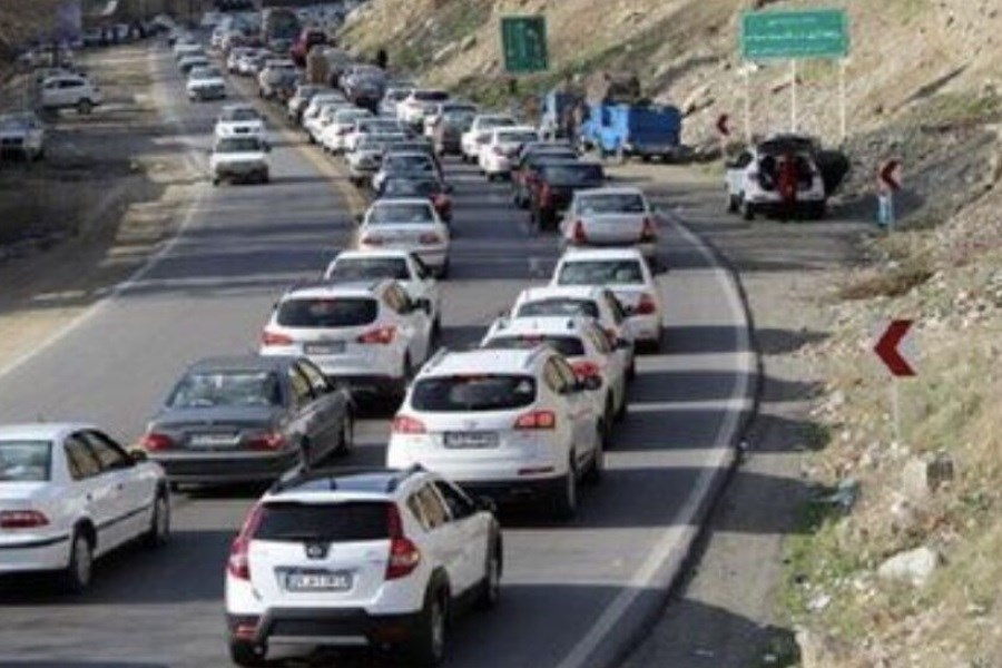 تصویر بازگشت مسافران و ترافیک در جاده کرج - چالوس
