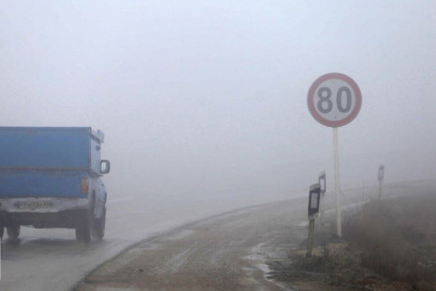 تصویر مه گرفتگی در برخی جاده‌های خراسان رضوی