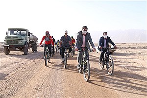 دوچرخه سواری استاندار یزد در جاده سلامت مهریز