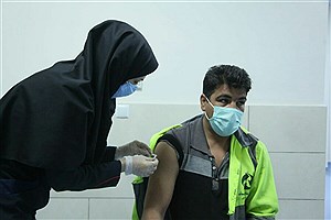 تزریق واکسن کرونا برای ۴۰۵ نفر از پاکبانان شهرداری  اراک کلید خورد