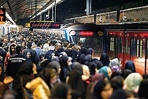 اولین روز کاری ۱۴۰۰ زیر سایه کرونا&#47; ناتوانی ویروس منحوس در برابر ازدحام مترو