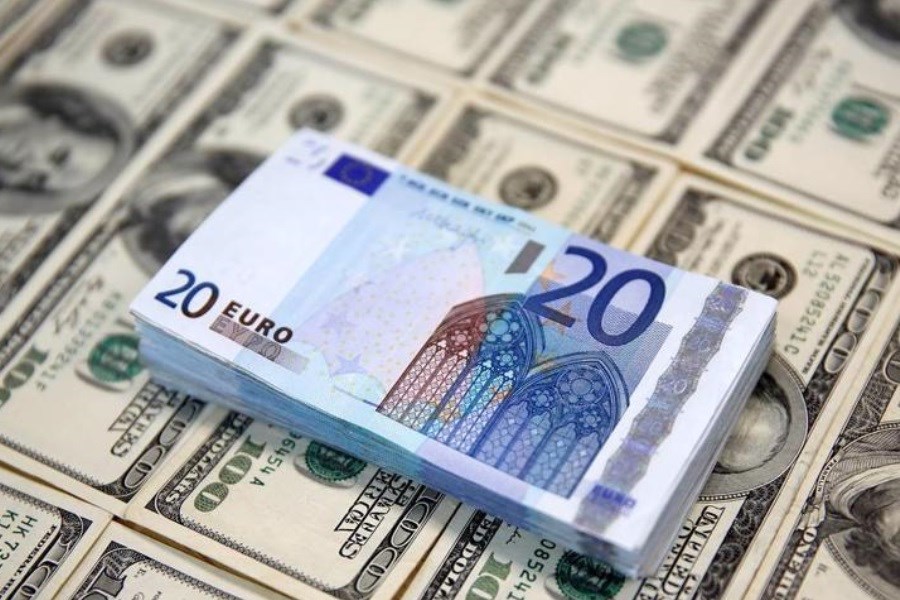 تصویر یورو و دلار گران تر از دیروز +جدول