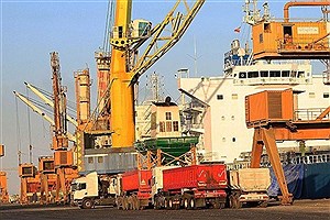 کشتی‌های حامل روغن و دیگر کالاهای اساسی در بندر شهید رجایی