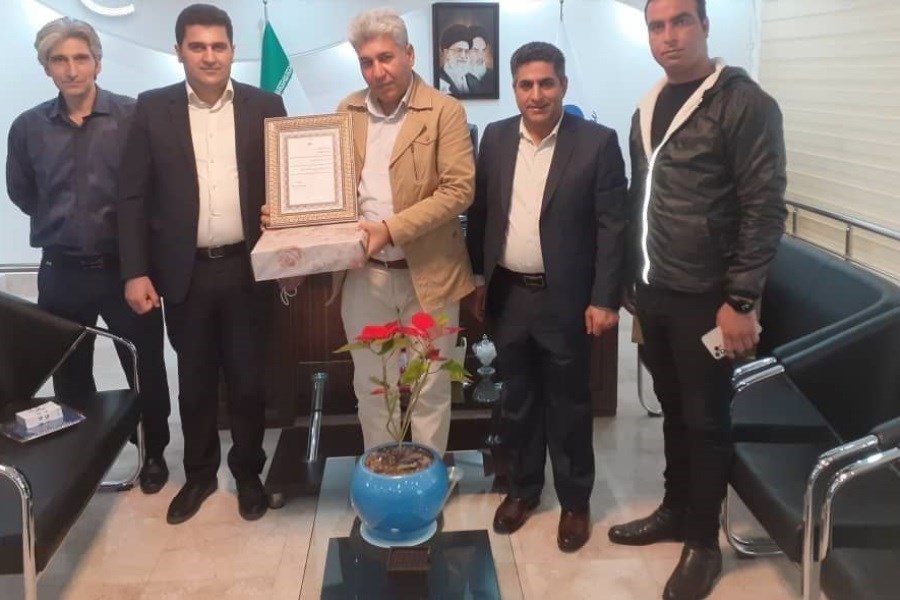 تقدیر بیمه دانا از رئیس اسبق انجمن صنفی نمایندگان استان مازندران