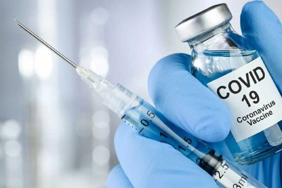 تصویر واکسن کرونا ۷۶۷ سالمند بالای ۸۰ سال در حال تزریق است