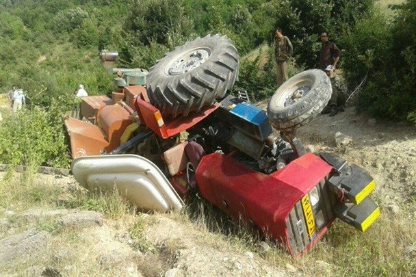 فوت راننده تراکتور بر اثر واژگونی