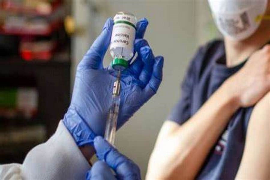 تصویر حدود ۱۵ هزار نفر در استان مرکزی واکسن کرونا دریافت کردند