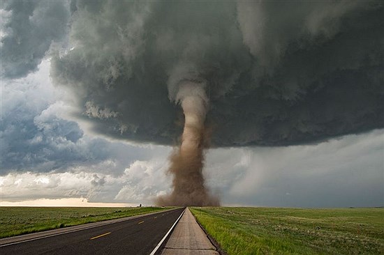 بادهای ۲۵۰ کیلومتری برزیل را به ویرانه تبدیل کردند&#47; فیلم