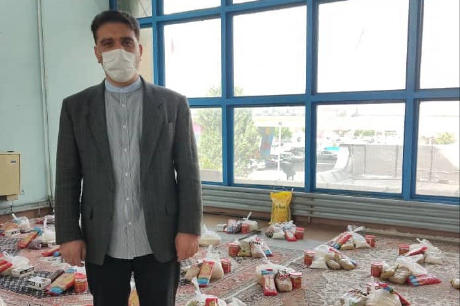 تصویر توزیع 60 بسته کمک مومنانه بین هنرمندان آسیب دیده از کرونا در ارومیه