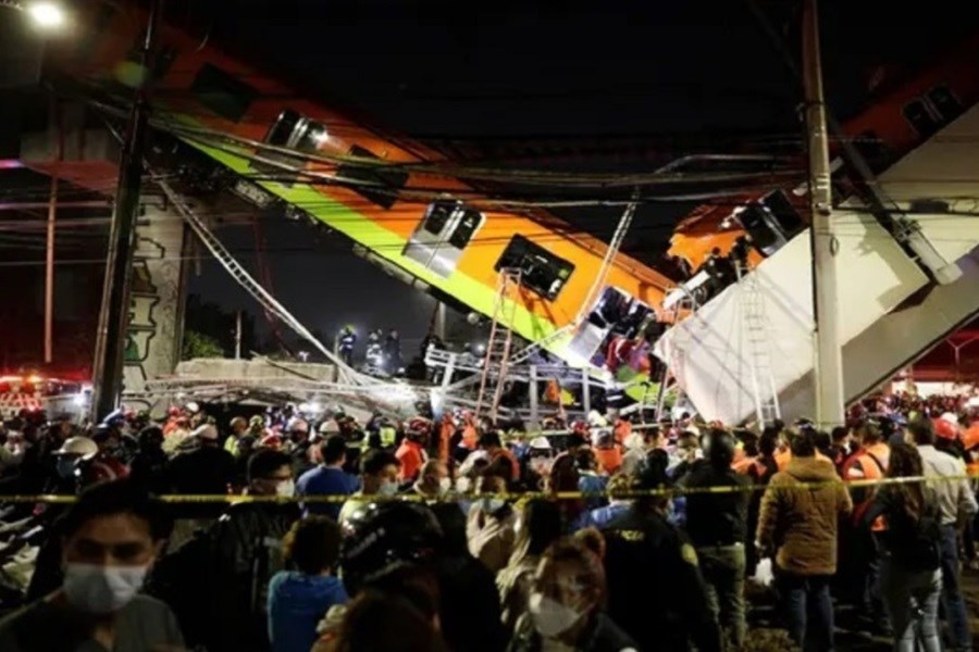 تصویر فرو ریختن پل قطار شهری مکزیکوسیتی بیش از 80 کشته و زخمی برجای گذاشت