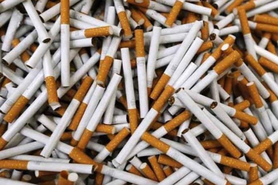 تصویر قاچاقچی ۱۰۰ هزار نخ سیگار خارجی به مقصد نرسید