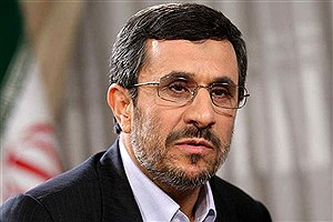 ژست محمود احمدی نژاد هنگام ثبت نام در انتخابات 1400