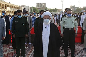اقامه نماز عید فطر در دارالعباده یزد به روایت تصویر