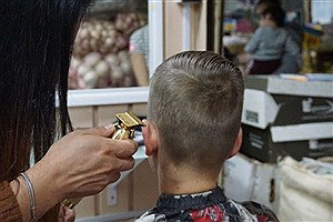 بازداشت پیرایشگر به خاطر خراب کردن موی سر مشتری!