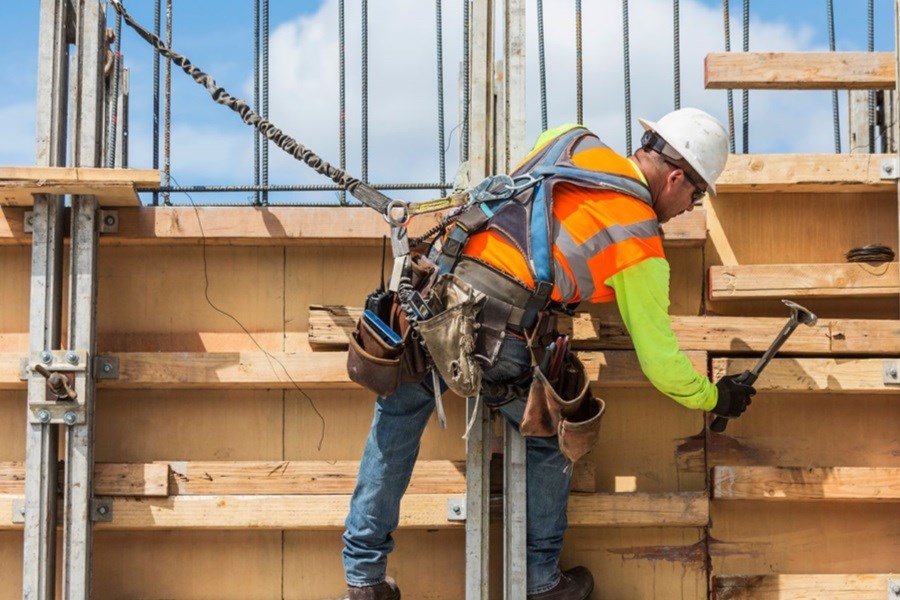 تصویر ارتقای امنیت شغلی کارگران ساختمانی در پیش است
