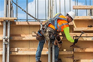 ارتقای امنیت شغلی کارگران ساختمانی در پیش است