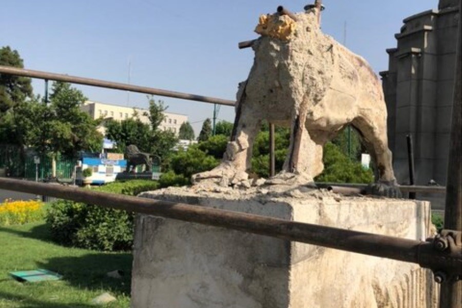 تصویر تخریب شیرهای میدان حُر و پاسخ میراث فرهنگی