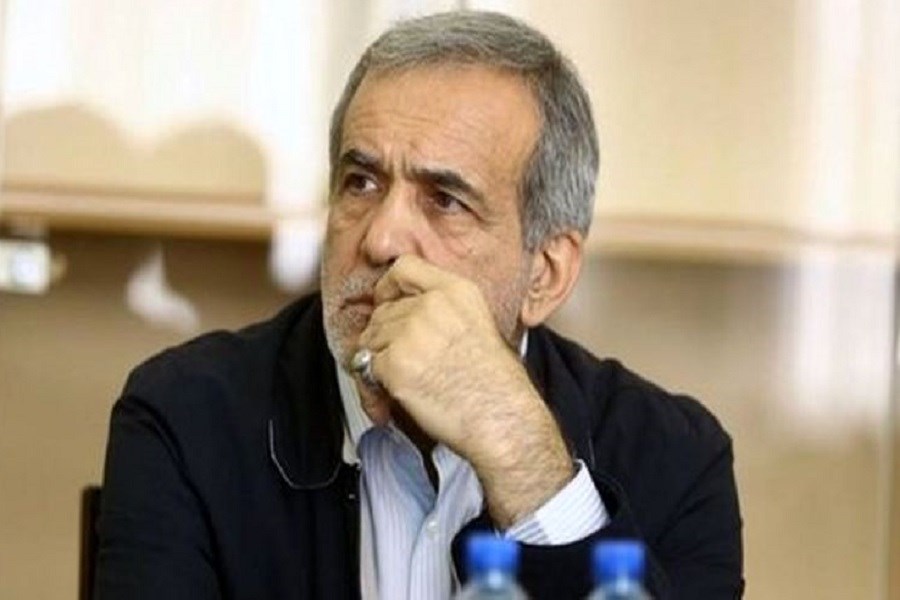 انتقاد پزشکیان از «حرف‌های مشکل‌ساز» سخنگوی دولت درباره «تاج پهلوی»