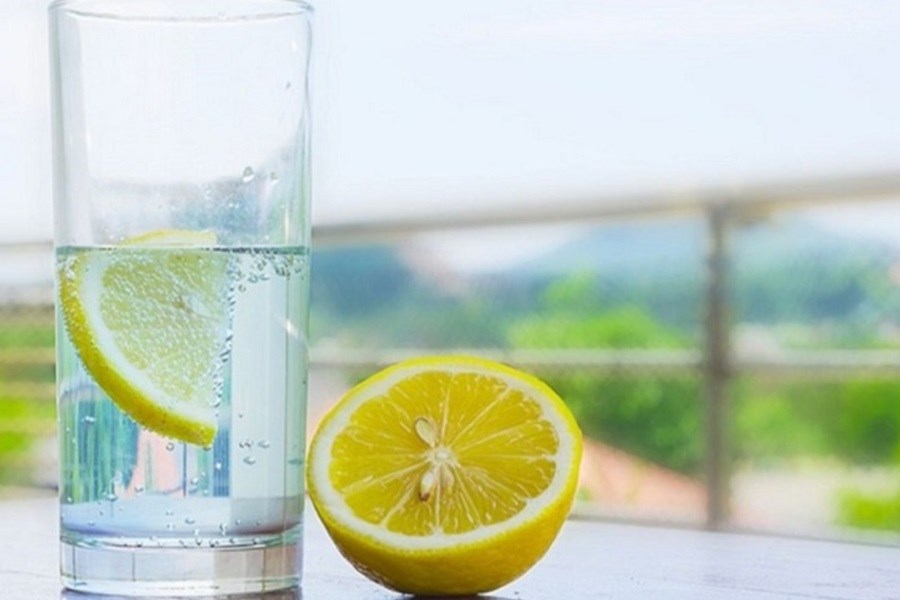 خطر مزه دار کردن آب با لیمو‌