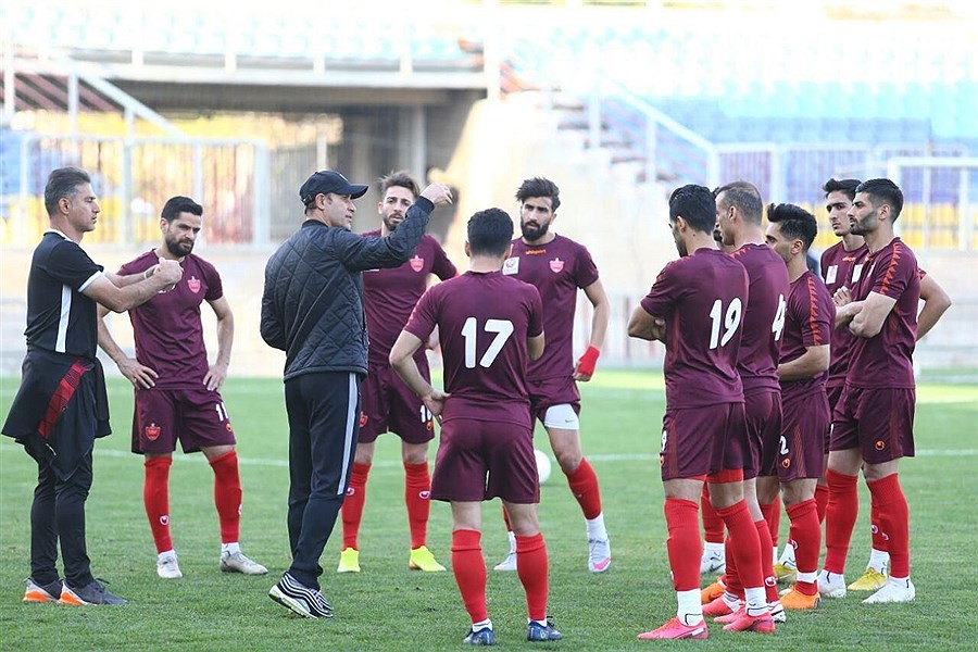 تصویر یحیی به بازیکنانش استراحت داد