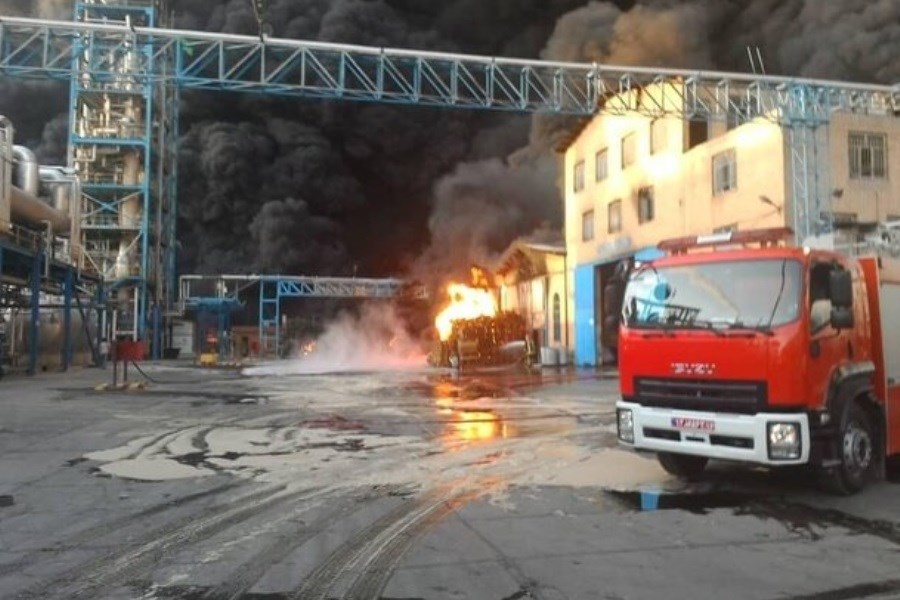 تصویر توضیحات سخنگوی آتش نشانی درباره حریق در کارخانه بهنوش