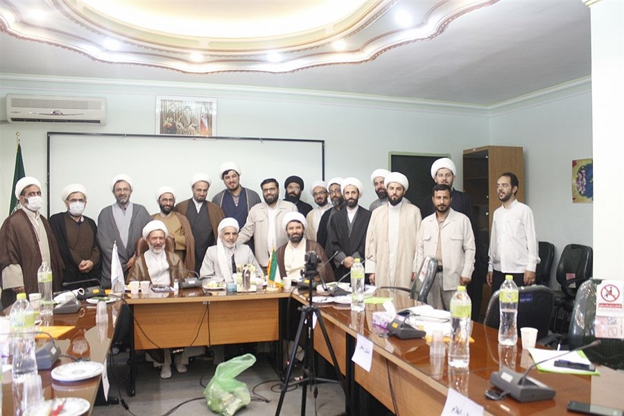 جلسه«هم اندیشی روحانیون غرب و شمال غرب» در مرکز بزرگ اسلامی کردستان