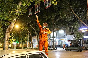 تنهایی پاکبانان مازندران با کوه‌های کاغذی جا مانده از انتخابات