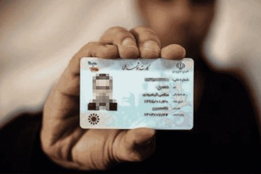تصویر تحویل کارت ملی به ۷۸ درصد از ثبت نام کنندگان در آذربایجان شرقی