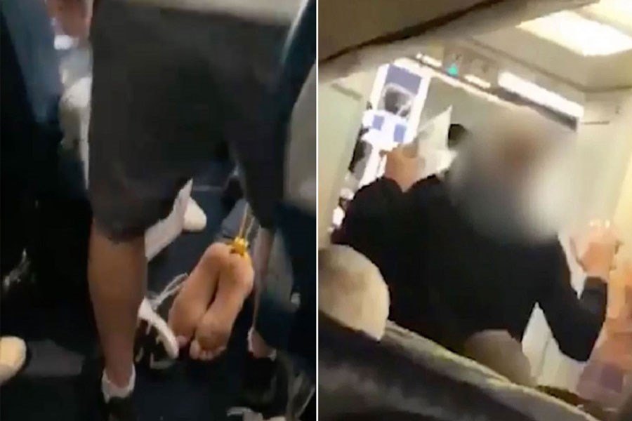 تصویر حمله مسافر برای بازکردن درب هواپیما در آسمان! +فیلم