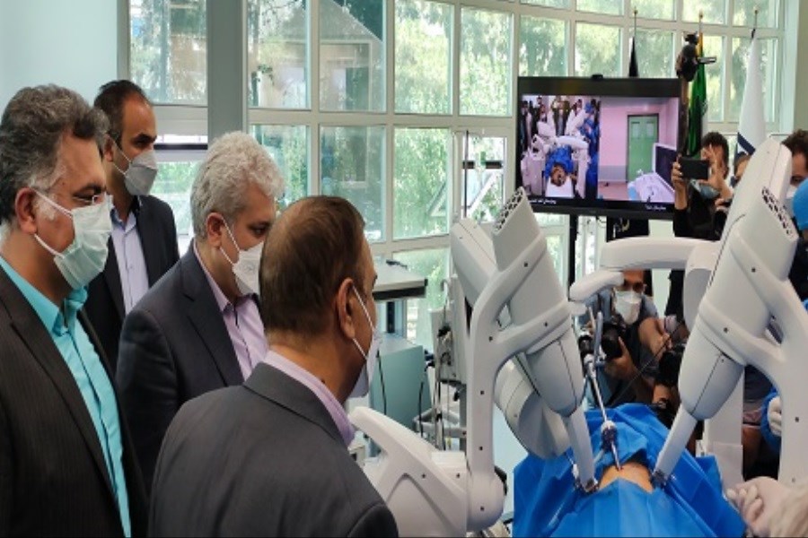 تصویر انجام نخستین جراحی رباتیک از راه دور ایران بر روی شبکه همراه اول