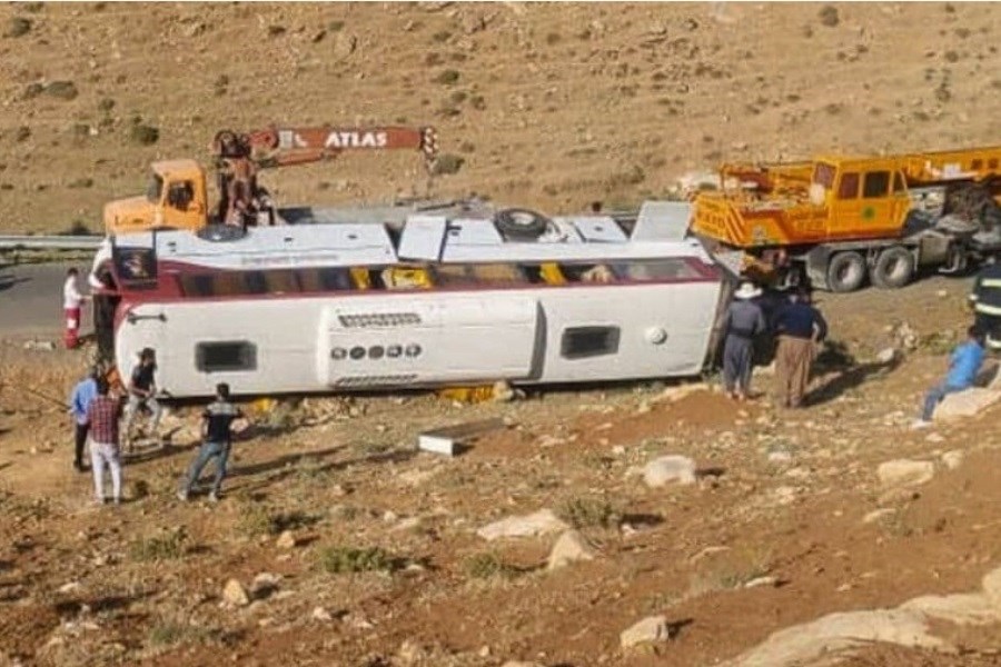 تصویر واژگونی اتوبوس زائران خراسانی اربعین&#47; ۴ زائر کشته و ۱۶ نفر دیگر مصدوم شدند