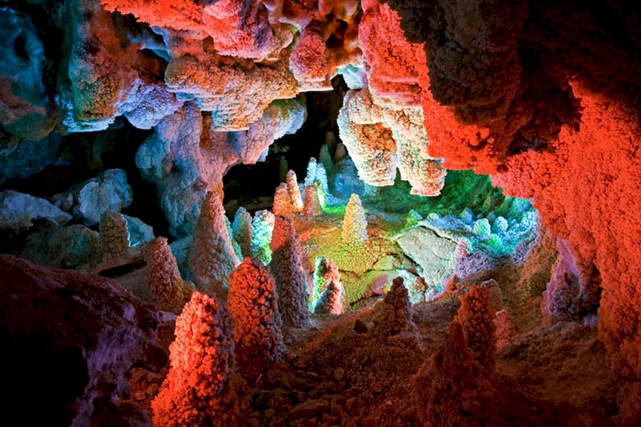 تصویر غار نخجیر: سفری در دل تاریخ به اعماق زمین