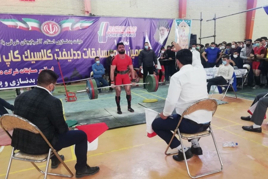 تصویر برگزاری مسابقات «ددلیفت» مردان و بانوان در سقز