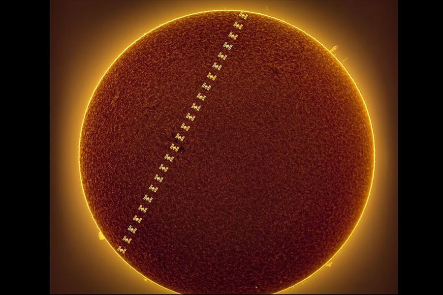 انتشار تصاویر جالبی از گذر ایستگاه بین‌المللی فضایی از مقابل خورشید