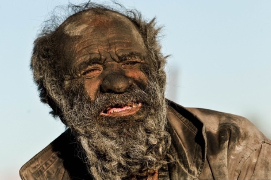 این پیرمرد، ۶۰ سال حمام نرفته! +فیلم