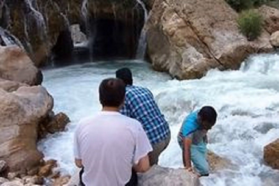 تصویر 3 نفر در منطقه آب ملخ سمیرم اصفهان ناپدید شدند