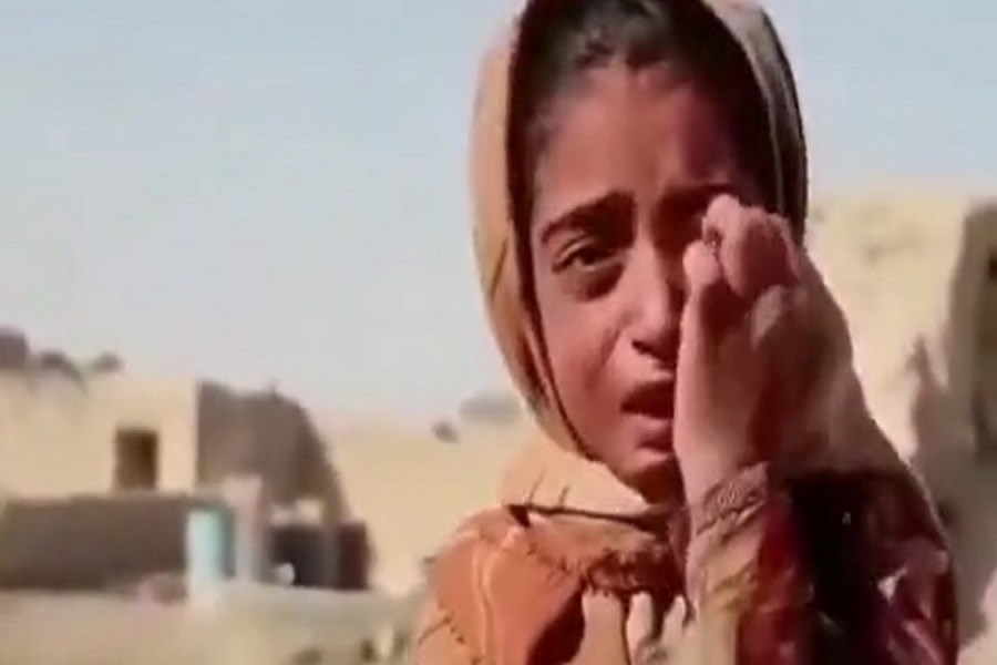 تصویر پاسخ ارتش به گلایه های یک دختر بچه&#47; با اشک دختر سیستانی مناطق روستایی سیراب شد