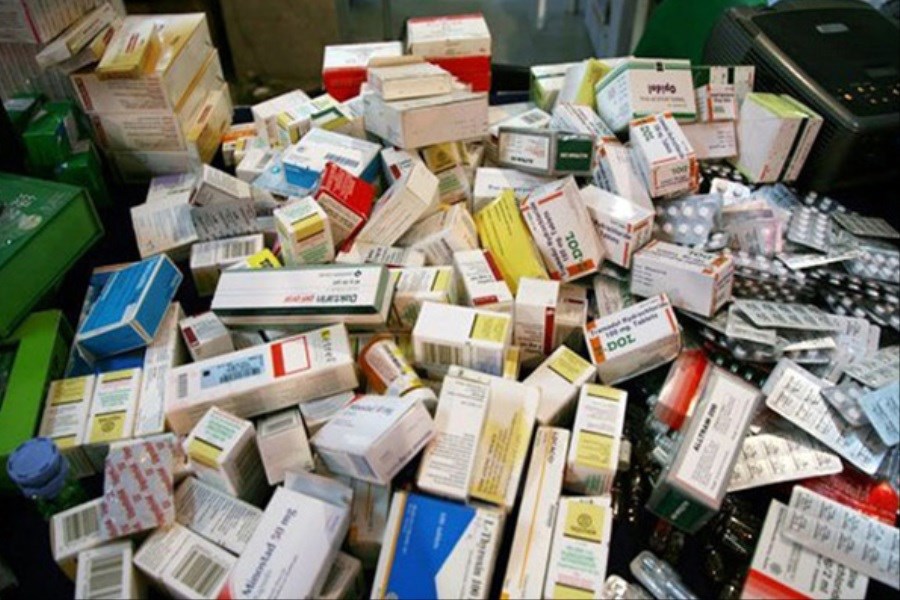 تصویر کشف ۱۹۷ هزار قلم داروی قاچاق در تهران