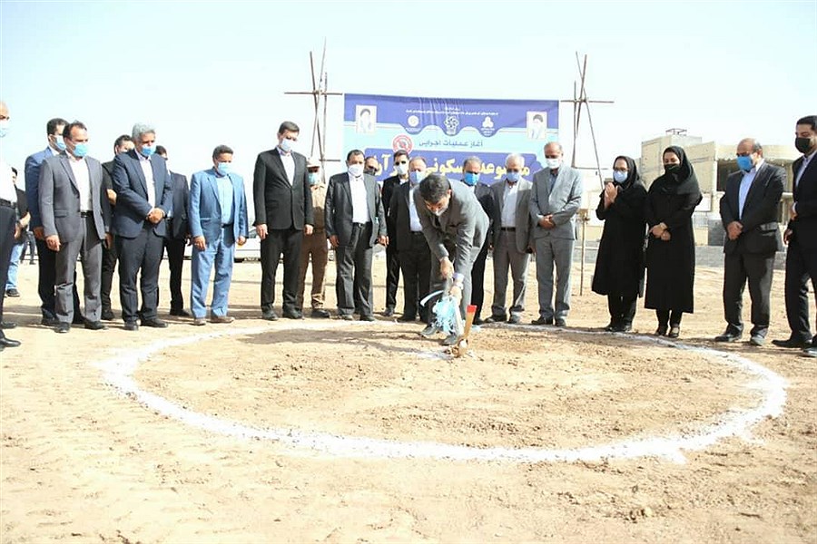 تصویر کلنگ بزرگترین پروژه سرمایه گذاری شهرداری یزد به زمین زده شد