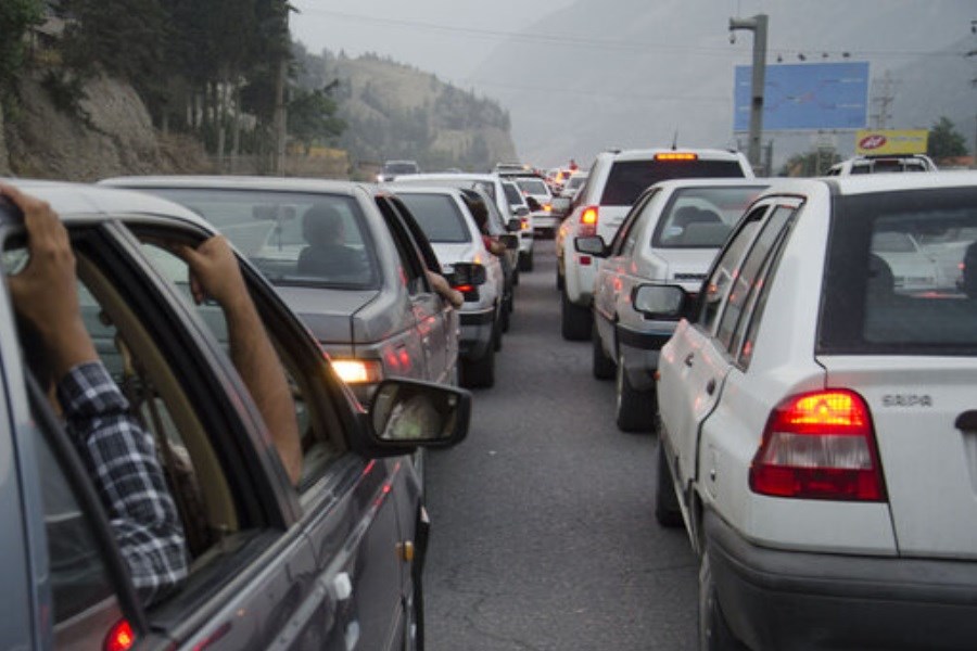 تصویر ترافیک  در جاده چالوس سنگین است